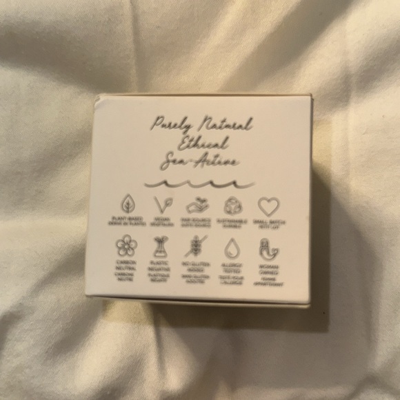 Earth Harbor AZURE Regenerative Neck Creme 2 fl ox - Picture 2 of 6